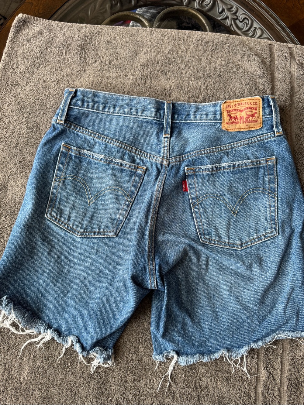 Levi's 501 Classic Blue Straight Denim Jeans Shorts-size W28 - Picture 5 of 11